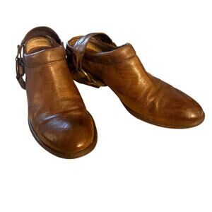 Frye Carson Belted Brown Leather Harness Mules Clogs Sz 7